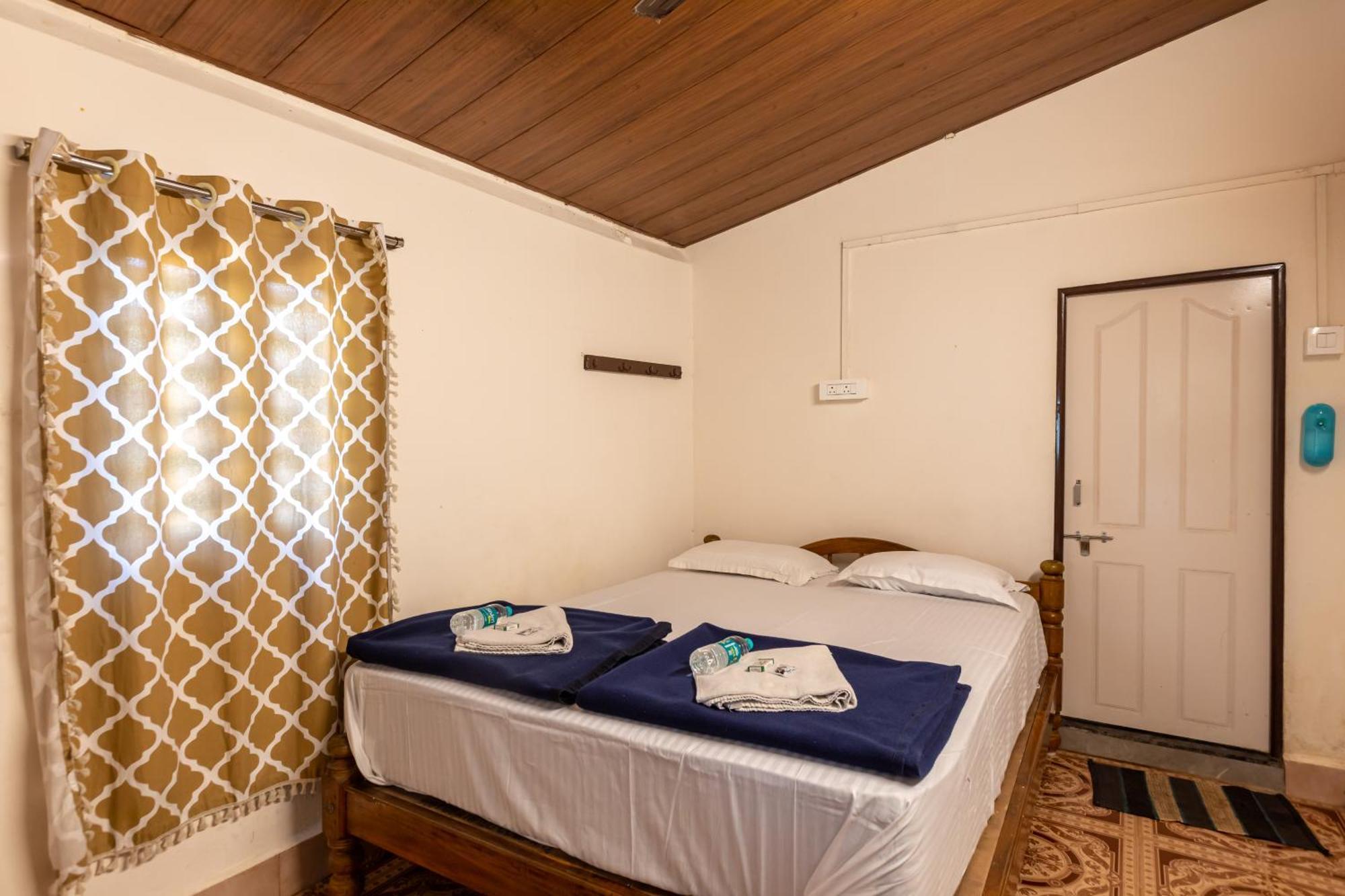 Sunset Cafe Beach Stay Gokarna  Buitenkant foto